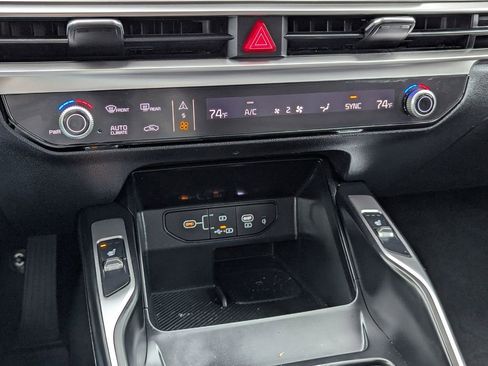 Used 2025 Kia Sorento S FWD image 9