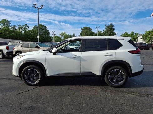 Used 2024 Nissan Rogue SV FWD image 8