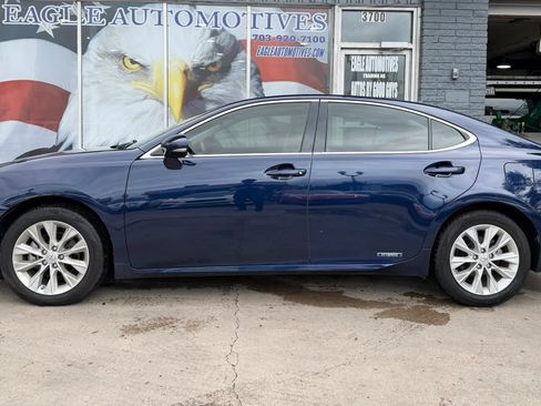 Used 2014 Lexus ES 300h w/ Luxury Package w/Bamboo Trim FWD image 6