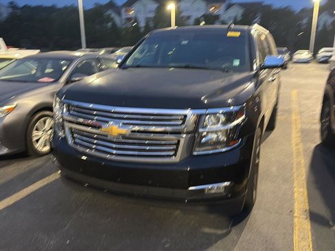 Used 2015 Chevrolet Suburban LTZ RWD image 3
