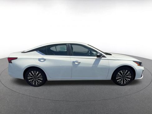 Used 2025 Nissan Altima 2.5 SV FWD image 16