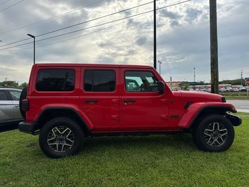 Used 2025 Jeep Wrangler Unlimited Sahara AWD/4WD image 8