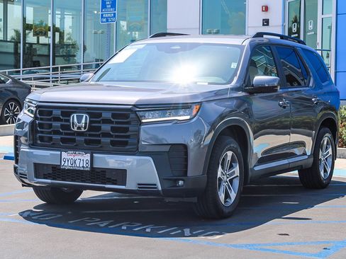 Certified 2026 Honda Pilot EX-L image 3