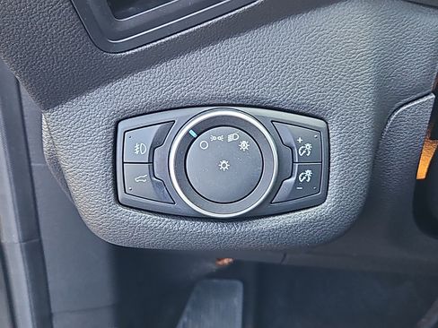 Used 2018 Ford Escape SE w/ SE Sport Appearance Package image 10