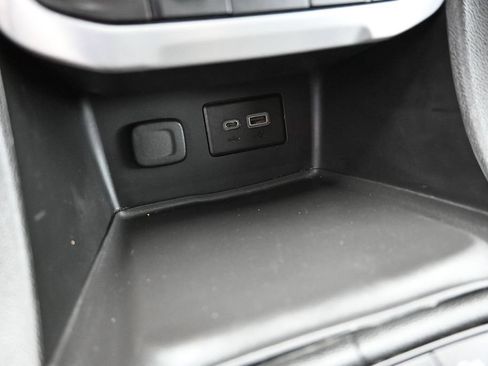 Used 2022 GMC Acadia SLE FWD image 18