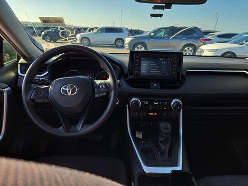Used 2019 Toyota RAV4 XLE w/ Convenience Package FWD image 9