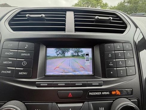 Used 2018 Ford Explorer XLT FWD image 30