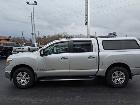 Used 2018 Nissan Titan SV w/ SV Convenience Package image 5