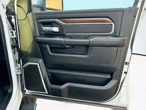 Used 2024 RAM 2500 Laramie image 33