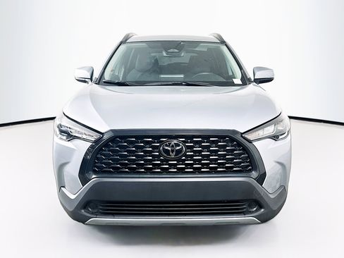 Used 2024 Toyota Corolla Cross LE image 2