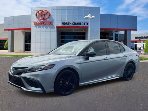 Used 2023 Toyota Camry XSE FWD image 3