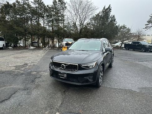 Certified 2023 Volvo XC40 B5 Plus w/ Protection Package Premier image 1