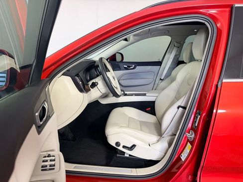Used 2022 Volvo XC60 B5 Momentum w/ Climate Package AWD/4WD image 31