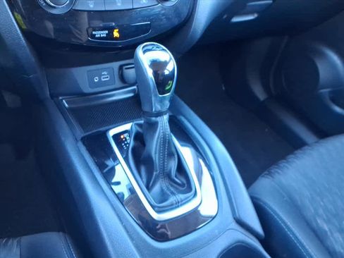 Certified 2018 Nissan Rogue S image 21