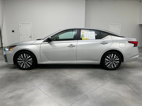 Used 2025 Nissan Altima 2.5 SV FWD image 5