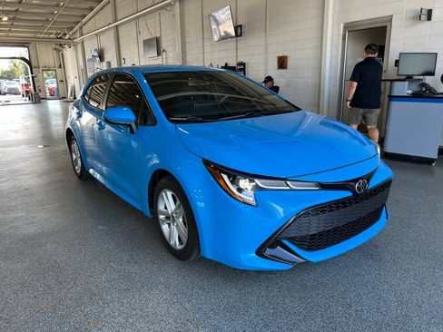 Used 2019 Toyota Corolla SE FWD image 2