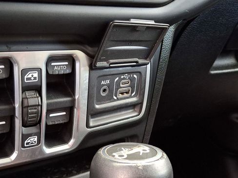 Certified 2018 Jeep Wrangler Unlimited Sahara image 26