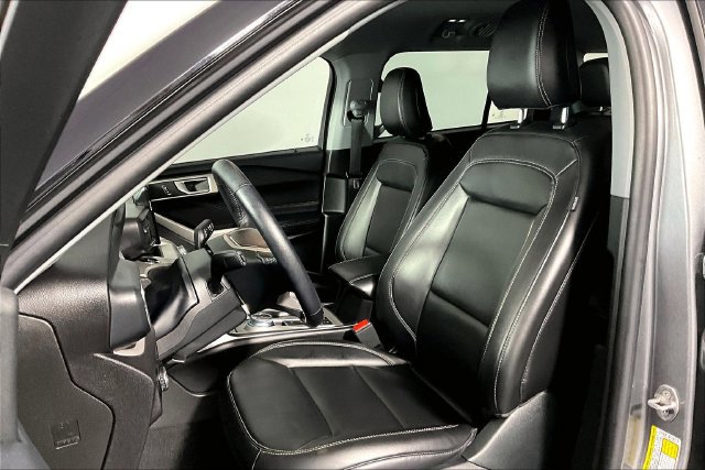 Used 2023 Ford Explorer XLT w/ Equipment Group 202A RWD image 27