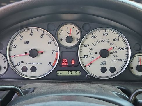 Used 2004 MAZDA MX-5 Miata LS RWD image 9