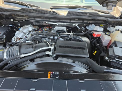 Used 2024 Chevrolet Silverado 2500 ZR2 w/ Technology Package AWD/4WD image 31