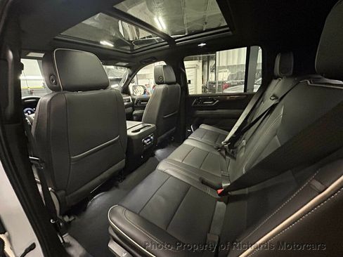 Used 2025 GMC Yukon XL Elevation image 23