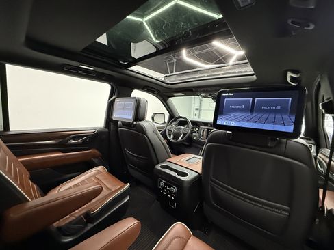 Used 2023 GMC Yukon XL Denali Ultimate image 31