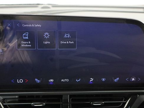 Used 2024 Chevrolet Equinox EV RS w/ LPO, Trailering Package image 30