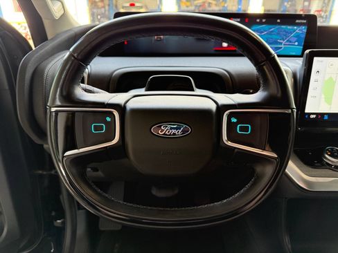 Used 2025 Ford Expedition Platinum AWD/4WD image 14