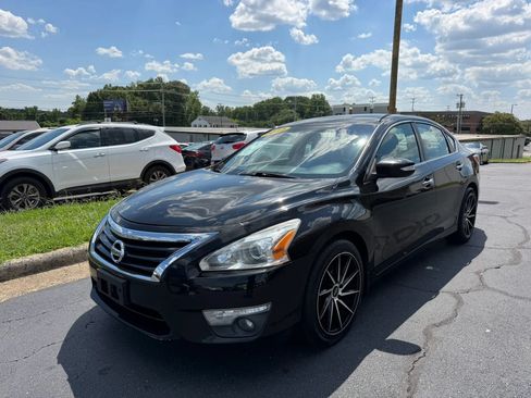 Used 2015 Nissan Altima 2.5 SV w/ Convenience Package FWD image 3