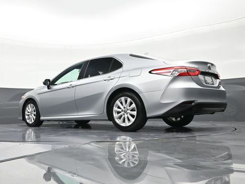 Used 2019 Toyota Camry LE FWD image 22
