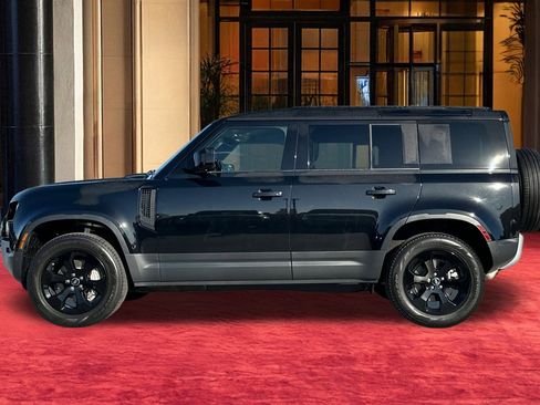 Used 2025 Land Rover Defender 110 S image 3