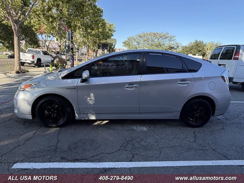 Used 2015 Toyota Prius Two FWD image 6
