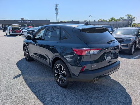 Certified 2022 Ford Escape SE w/ SE Sport Appearance Package FWD image 5