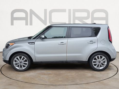 Used 2018 Kia Soul + image 5