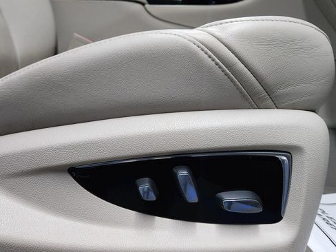 Used 2020 Cadillac Escalade Luxury w/ LPO, Radiant Package image 16