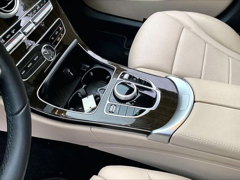 Used 2019 Mercedes-Benz C 300 Sedan image 17