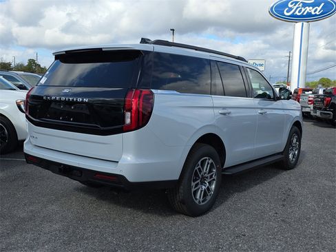 New 2025 Ford Expedition Active image 5