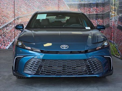 Used 2026 Toyota Camry SE FWD image 3