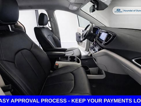 Used 2024 Chrysler Pacifica Touring-L FWD image 18