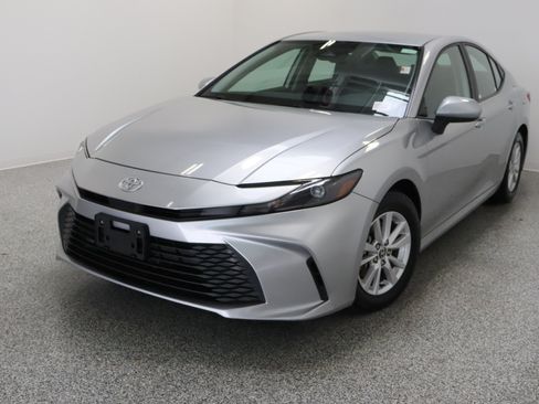Used 2025 Toyota Camry LE w/ Convenience Package FWD image 2