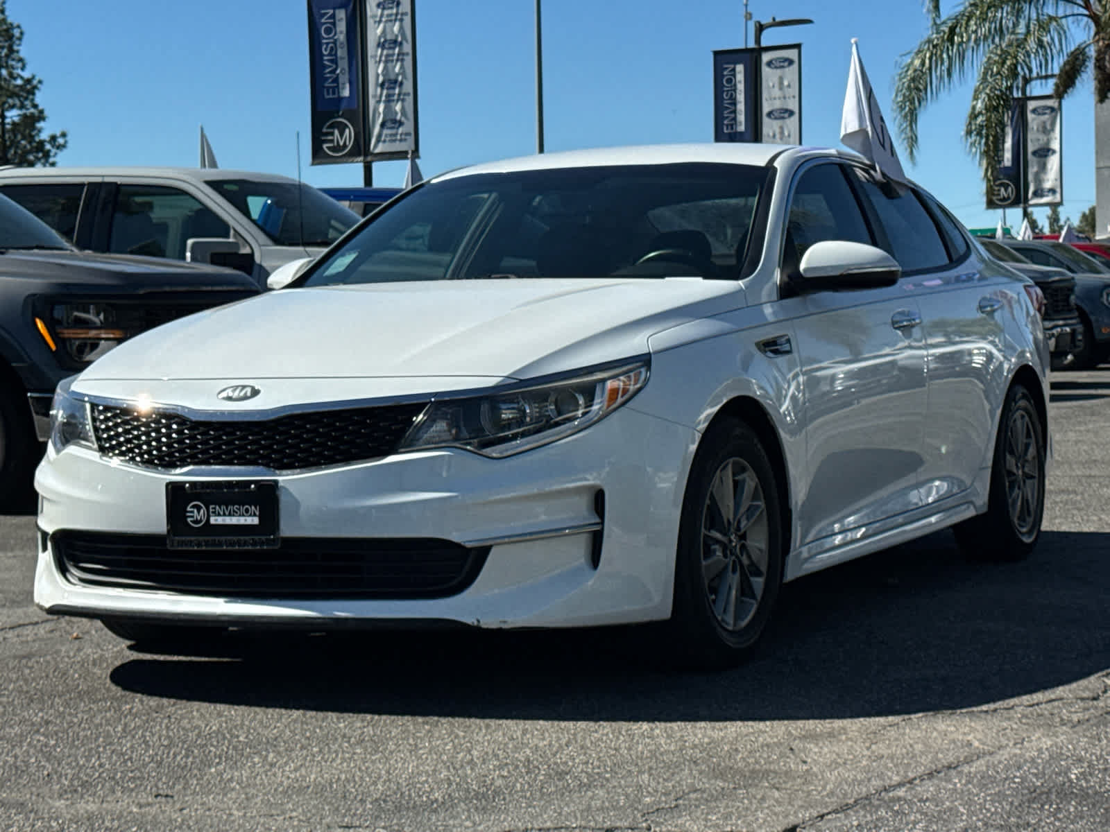 Used 2016 Kia Optima LX w/ Technology Package FWD image 4
