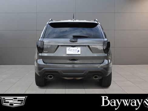Used 2019 Ford Explorer XLT w/ Equipment Group 202A image 6