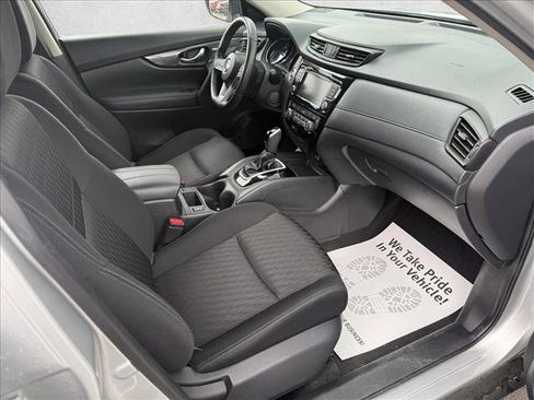 Used 2018 Nissan Rogue SV FWD image 16