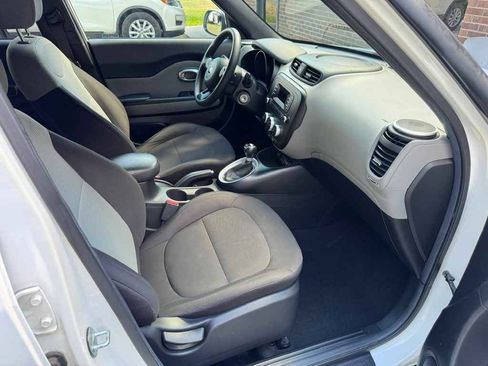 Used 2016 Kia Soul FWD image 10