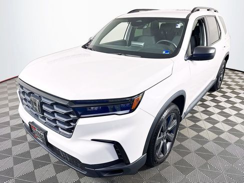 Used 2023 Honda Pilot Sport image 3
