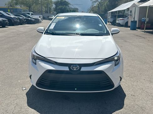 Used 2025 Toyota Corolla LE image 2