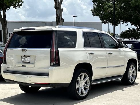 Used 2015 Cadillac Escalade Luxury RWD image 4