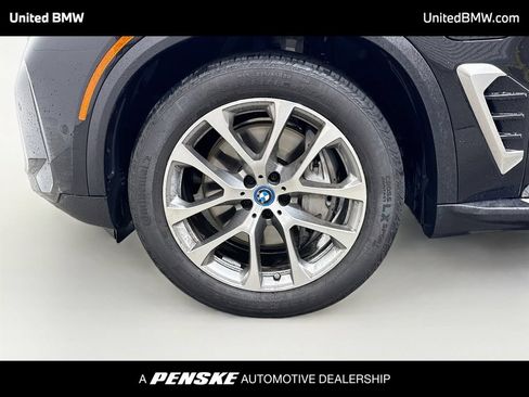 Used 2025 BMW X5 xDrive50e AWD/4WD image 2