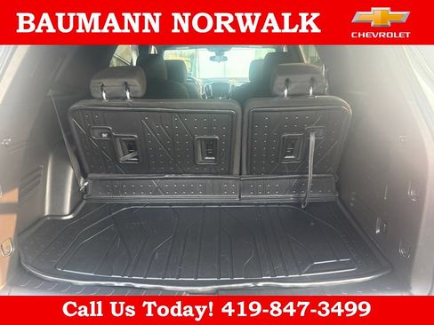 Used 2023 Chevrolet Traverse LT FWD image 35