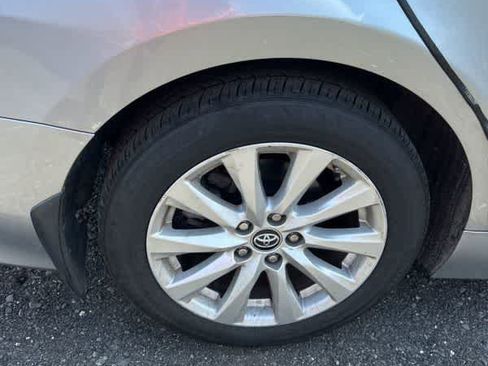 Used 2019 Toyota Camry LE w/ Convenience Package FWD image 9